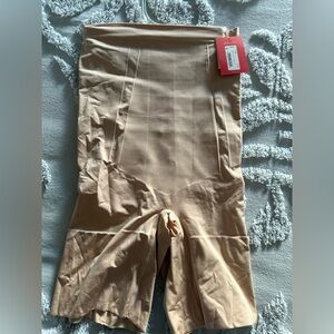 NWT Spanx high-waisted mid-thigh short Style No. SS1915 Soft Nude Medium